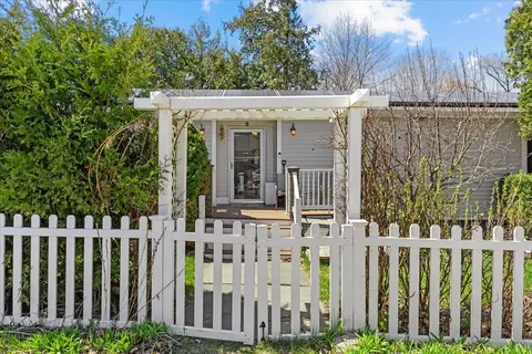 9 Railroad Ln, Shelburne, VT 05482