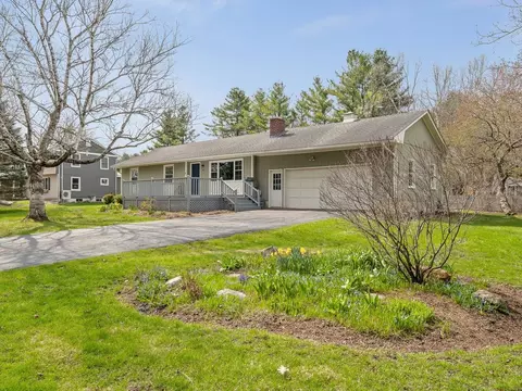 98 Stokes Ln, Shelburne, VT 05482