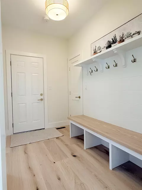 Entry Way - 39 Mill Rd, North Hampton, NH 03862 photo 2 of 3