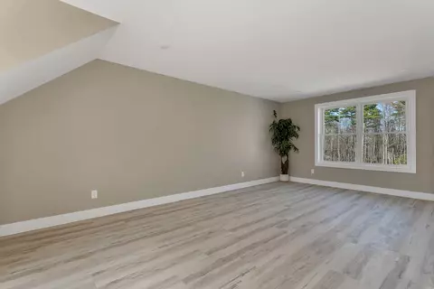 Living - 669 High St, Candia, NH 03034 photo 3 of 4
