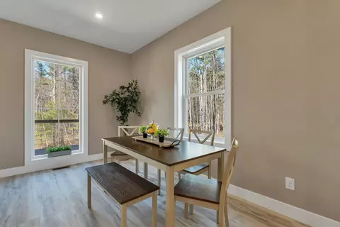 Dining - 669 High St, Candia, NH 03034 photo 2 of 2