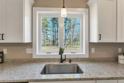 Kitchen - 669 High St, Candia, NH 03034 photo 2 of 2