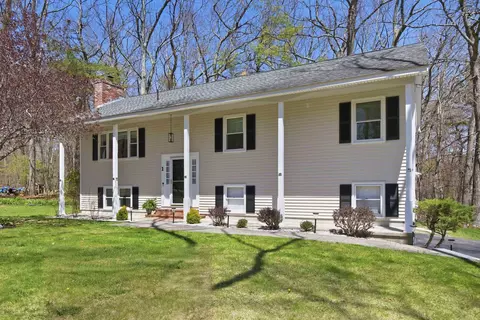 1 Debbie Ter, Derry, NH 03038