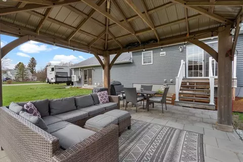 6 Cooper Rd, Milton, VT 05468
