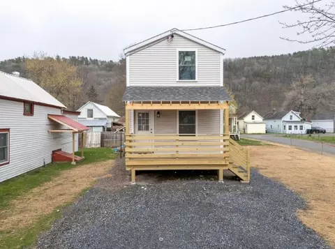 15 National St, Windsor, VT 05089