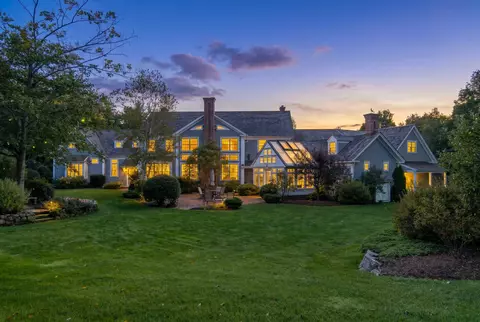 373 Lakeshore Dr, New London, NH 03257