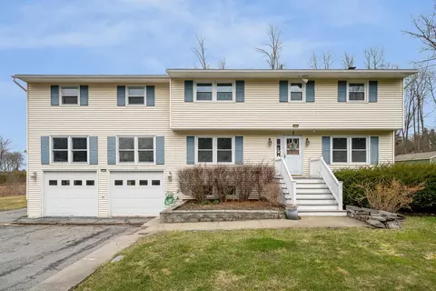 166 Lakeview Dr, Shelburne, VT 05482