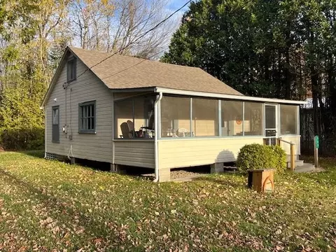 563 4-h Rd, Derby, VT 05829