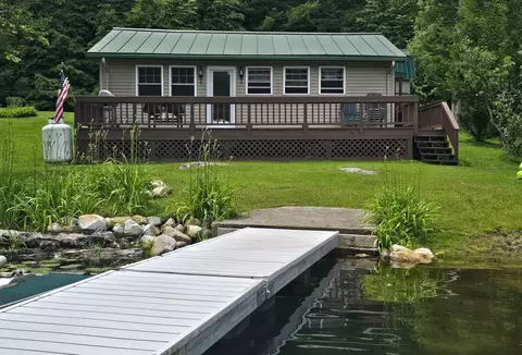 16 W Shore Dr, Tinmouth, VT 05773