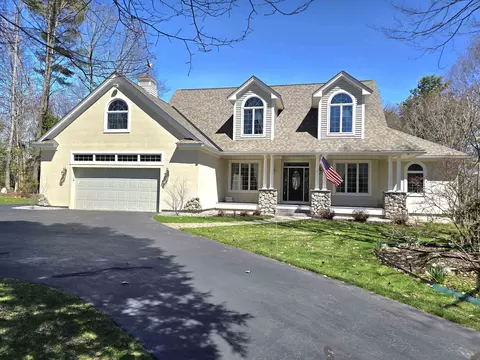 22 12 Moat Ln, Hales Location, NH 03860