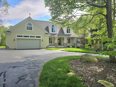 22 12 Moat Ln, Hales Location, NH 03860