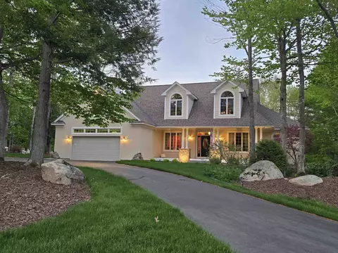 22 12 Moat Ln, Hales Location, NH 03860