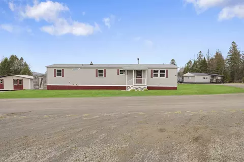 6 Darwin Dr, Stewartstown, NH 03576