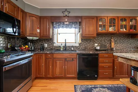 Kitchen - 902 Vermont Route 16, Hardwick, VT 05843 photo 5 of 6