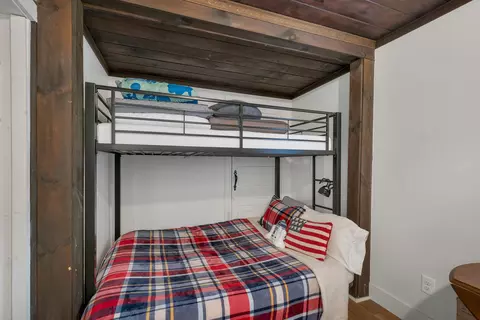 Bedroom - 78 Beach Pond Rd, Wolfeboro, NH 03894 photo 6 of 7