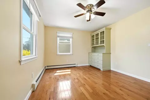Living - 243 Winnacunnet Rd, Hampton, NH 03842 photo 3 of 4