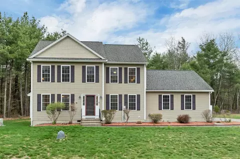 5 Berlang Rd, Londonderry, NH 03053