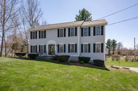 59 Rosegate Farm Dr, Manchester, NH 03109