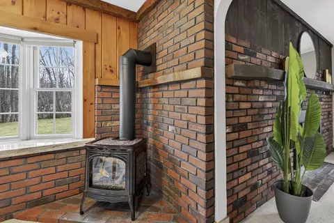 Entry Way - 405 N River Rd, Epping, NH 03042 photo 4 of 4