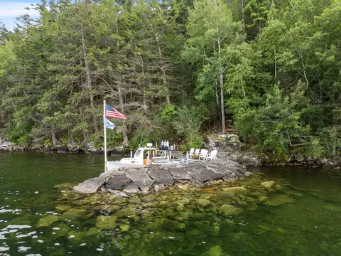 4 Diamond Is, Gilford, NH 03249