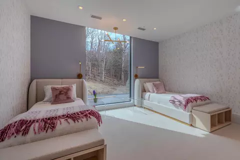 Bedroom - 59 Garden Loop Rd, Winhall, VT 05340 photo 5 of 11