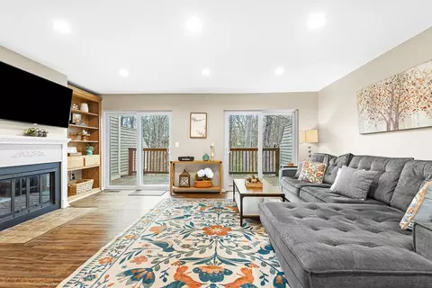 9 Village Falls Way, Merrimack, NH 03054