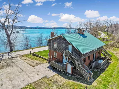 256 Hathaway Point Rd, Saint Albans, VT 05478