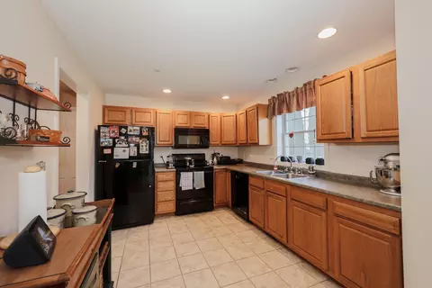 Kitchen - 23 Abbey Rd, Brentwood, NH 03833 photo 1 of 2