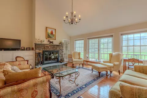 12 Beattie Ln, Manchester, VT 05255
