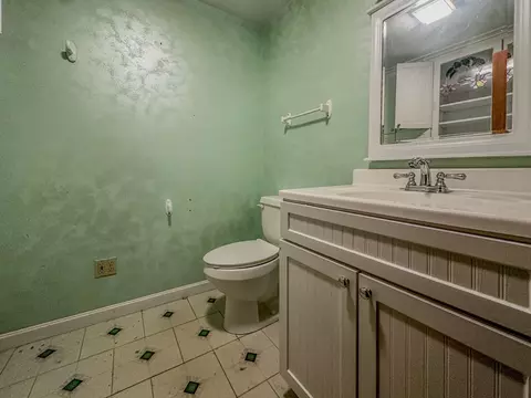 Bath - 10 Beacon St, Londonderry, NH 03053 photo 3 of 3