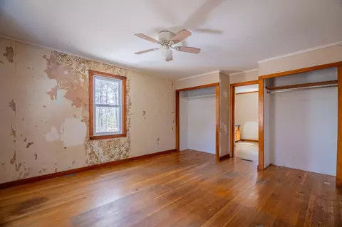 Bedroom - 10 Beacon St, Londonderry, NH 03053 photo 2 of 3