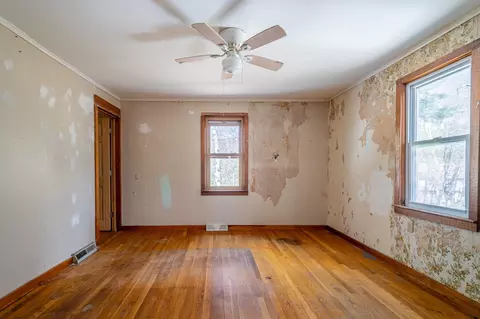 Bedroom - 10 Beacon St, Londonderry, NH 03053 photo 1 of 3