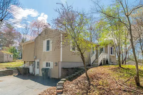 10 Beacon St, Londonderry, NH 03053