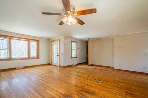 Living - 10 Beacon St, Londonderry, NH 03053 photo 2 of 2