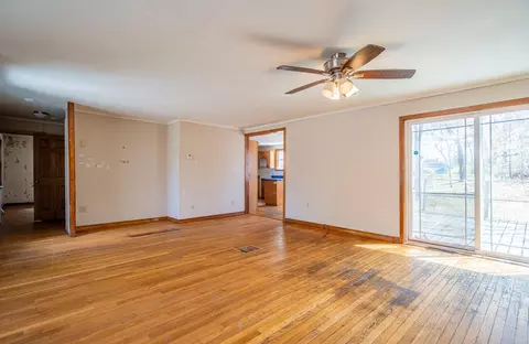 Living - 10 Beacon St, Londonderry, NH 03053 photo 1 of 2