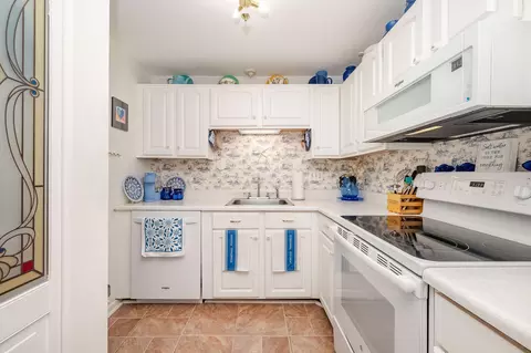 Kitchen - 467 High St #11, Hampton, NH 03842 photo 2 of 3