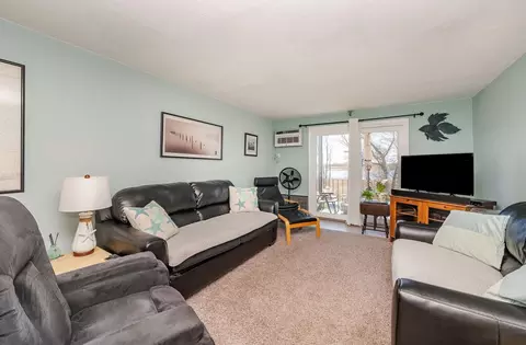 Living - 467 High St #11, Hampton, NH 03842 photo 1 of 3