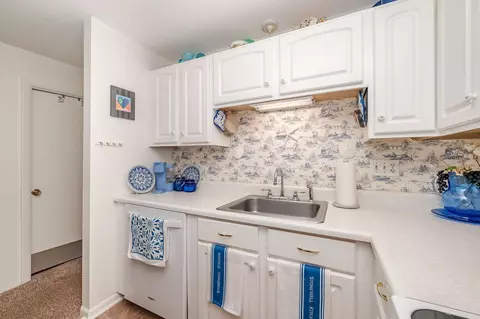 Kitchen - 467 High St #11, Hampton, NH 03842 photo 3 of 3