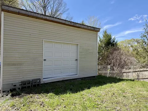 2 Hamlin Ave, Bennington, VT 05201 photo 3