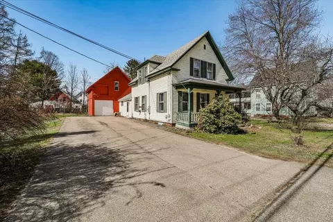 18 School St, Belmont, NH 03220