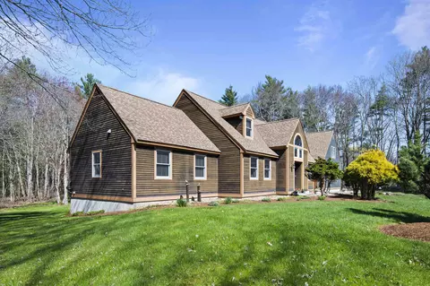 17 Madison Ave, Kingston, NH 03848