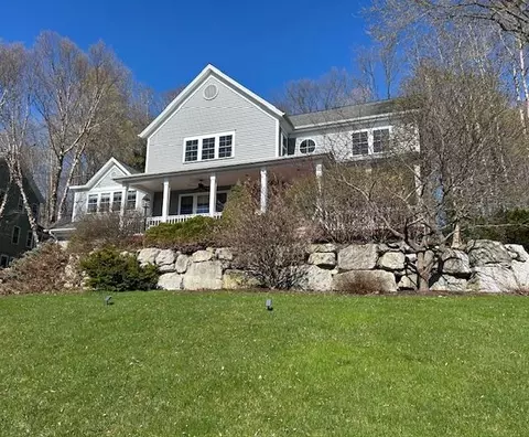 176 Boulder Hill Dr, Shelburne, VT 05482