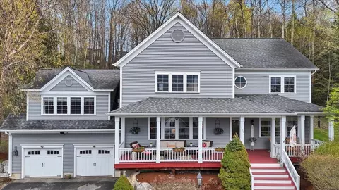 176 Boulder Hill Dr, Shelburne, VT 05482