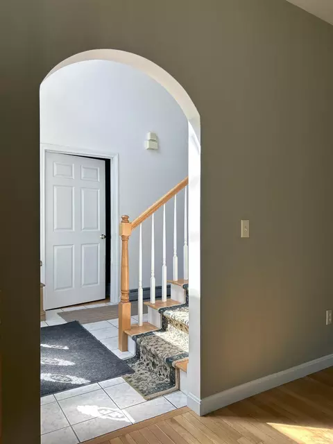 Entry Way - 250 Grapevine Rd, Dunbarton, NH 03046 photo 5 of 8