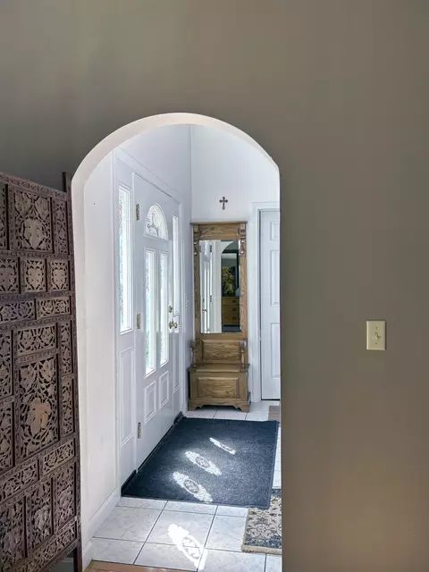 Entry Way - 250 Grapevine Rd, Dunbarton, NH 03046 photo 4 of 8