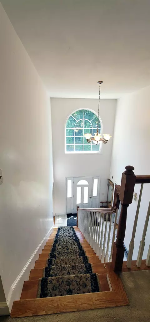 Entry Way - 250 Grapevine Rd, Dunbarton, NH 03046 photo 3 of 8