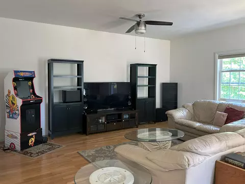 Living - 250 Grapevine Rd, Dunbarton, NH 03046 photo 7 of 10
