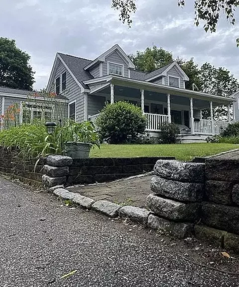 21 Leavitt Rd, Hampton, NH 03842