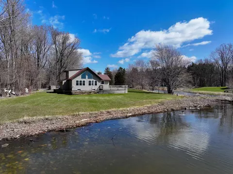 352 Canal Ln, North Hero, VT 05474