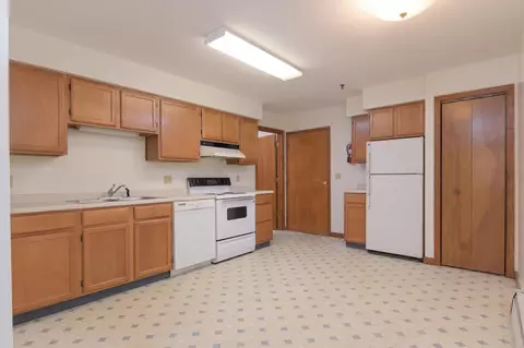 Kitchen - 156 Main St, Ludlow, VT 05149 photo 5 of 7